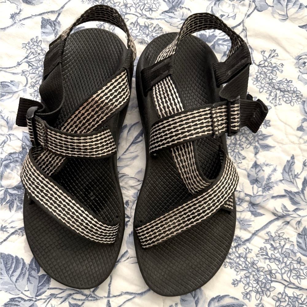 Chacos size 10 black and white very good condition